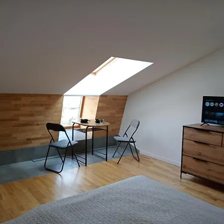 114 імперіал, 2 кімнатні роздільні з кухнею центр Apartment *