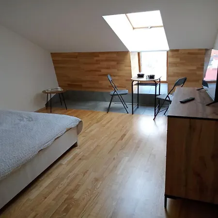 Apartment 114 імперіал, 2 кімнатні роздільні з кухнею центр Truskavets